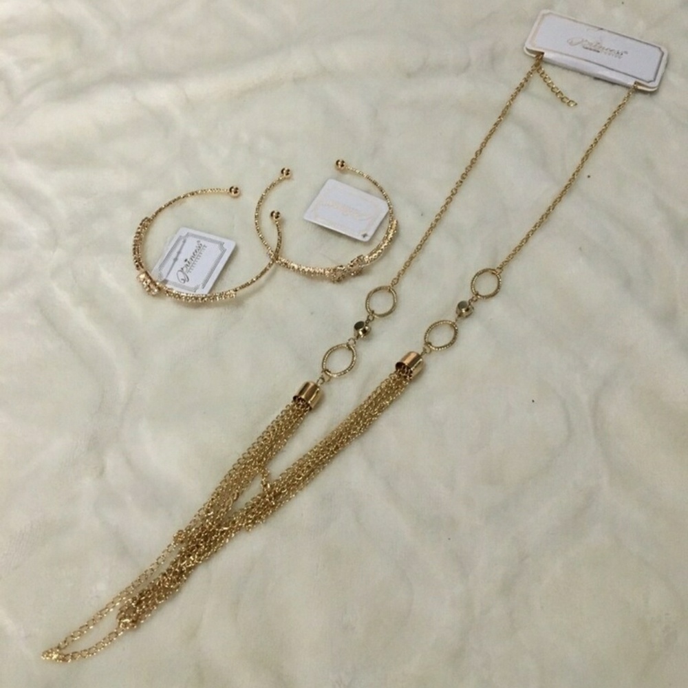 Costume jewelry 2 bracelets / 1 necklace